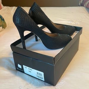Black snakeskin heels 4.75”